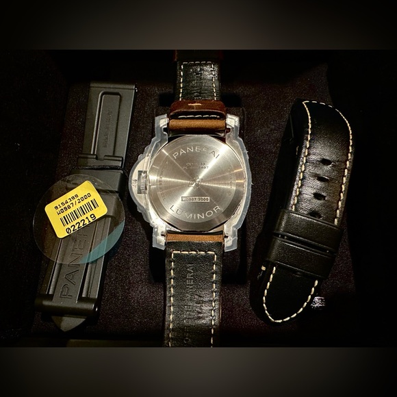 Panerai PAM 1084 (Like New) - Picture 10 of 11